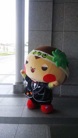 10/20 県庁前にて